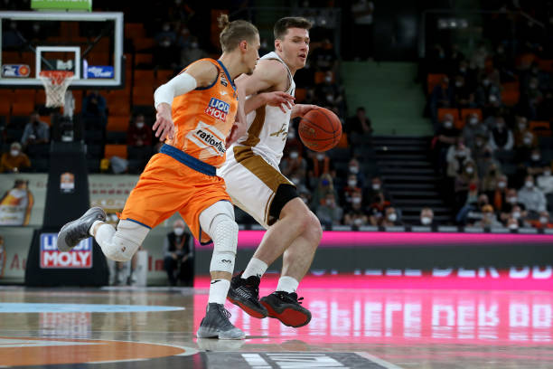 单上保持平 单上保持平