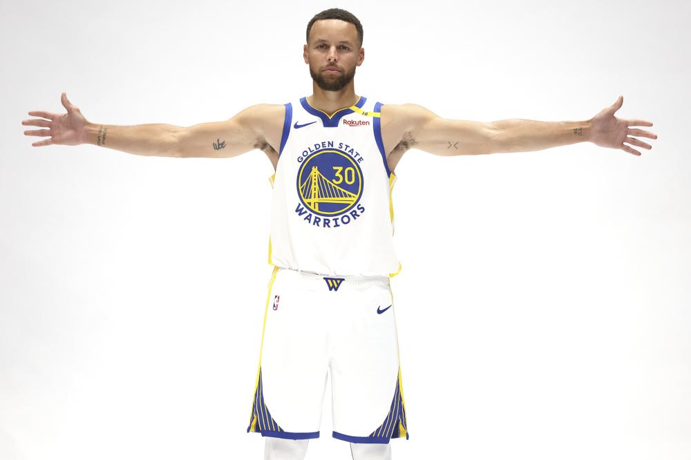 出几条社媒 出几条社媒